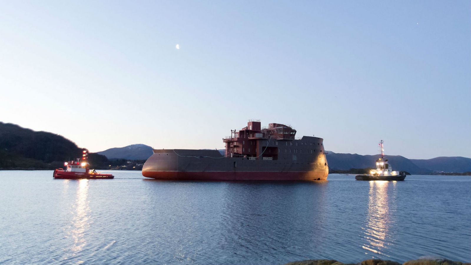 Photos The First Ulstein X Stern Hull